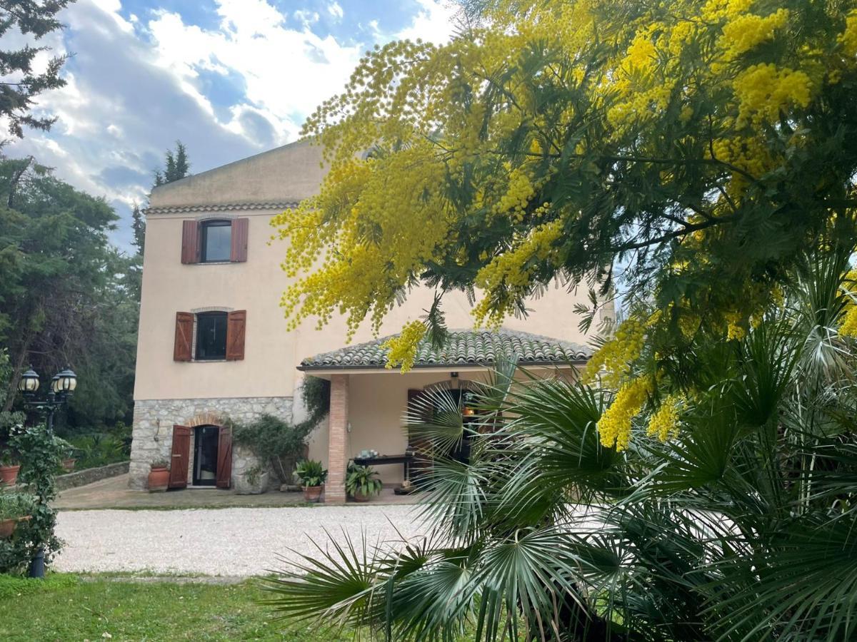 Casale La Civetta Bed & Breakfast Larino ภายนอก รูปภาพ